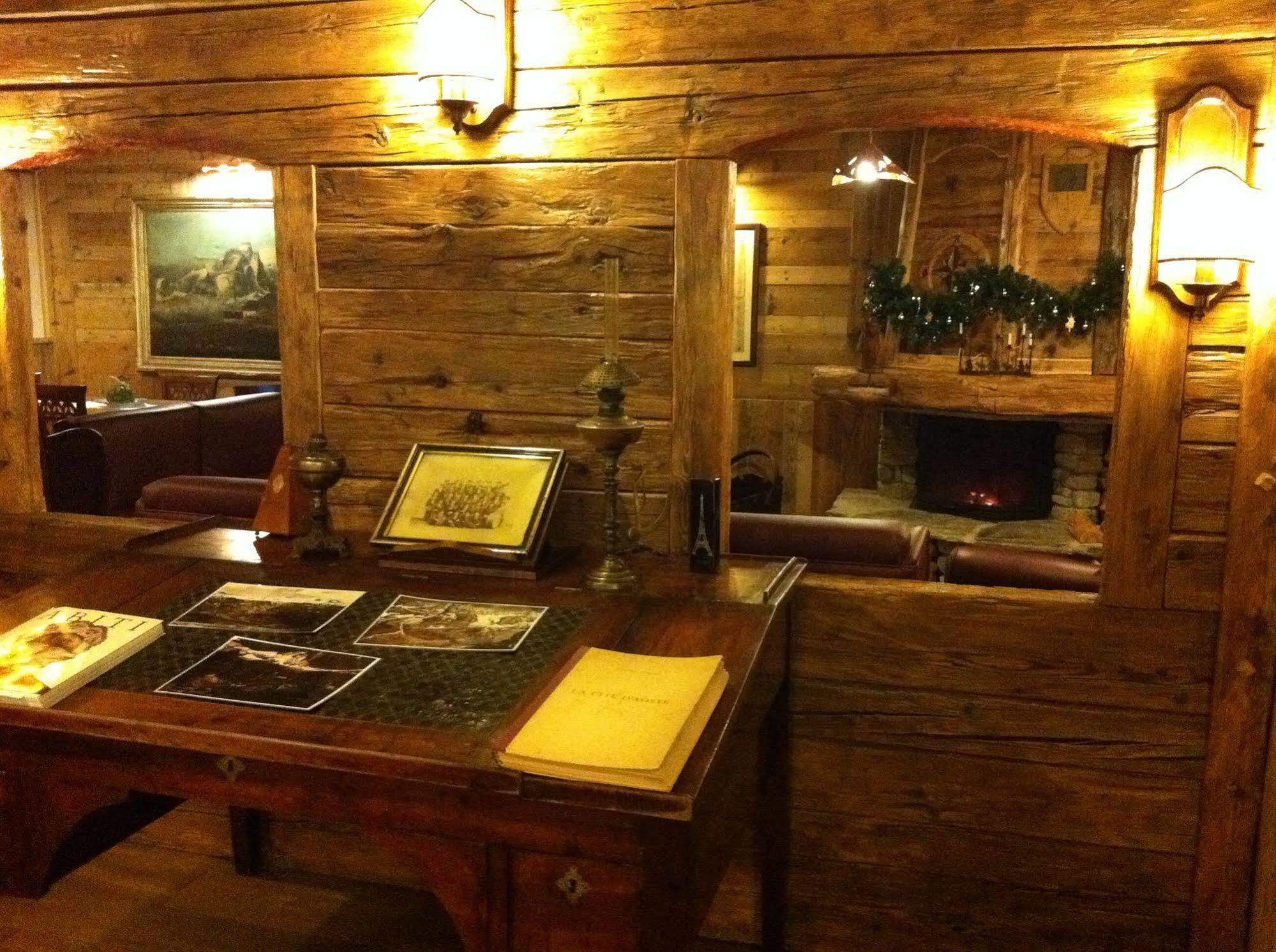 Hotel Meuble Mon Reve Бройл-Червиня Екстериор снимка